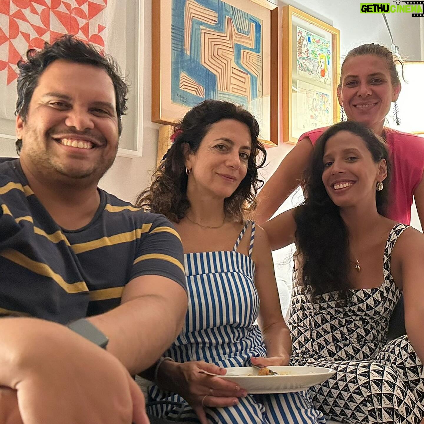 Marina Person Instagram - Retratos de uma noite (deliciosa) de verão por @gustavormoura . (Menos o último vídeo q é de meu 💖 @kallebdaniel )