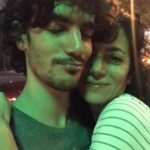 Marina Person Instagram - Aquarianos perdem a data de aniversário dos melhores amigos. Mas, se seu melhor amigo é aquariano, ele não vai ligar, porque ele, afinal, também é aquariano. Enfim. @caiohoro , fiz um resuminho desses dez anos juntos, começando com o primeiro frame da nossa amizade, vc com 17 anos. Feliz ano novo!!🎉🎊🤩❤️🧡💛🩷