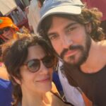 Marina Person Instagram - Aquarianos perdem a data de aniversário dos melhores amigos. Mas, se seu melhor amigo é aquariano, ele não vai ligar, porque ele, afinal, também é aquariano. Enfim. @caiohoro , fiz um resuminho desses dez anos juntos, começando com o primeiro frame da nossa amizade, vc com 17 anos. Feliz ano novo!!🎉🎊🤩❤️🧡💛🩷