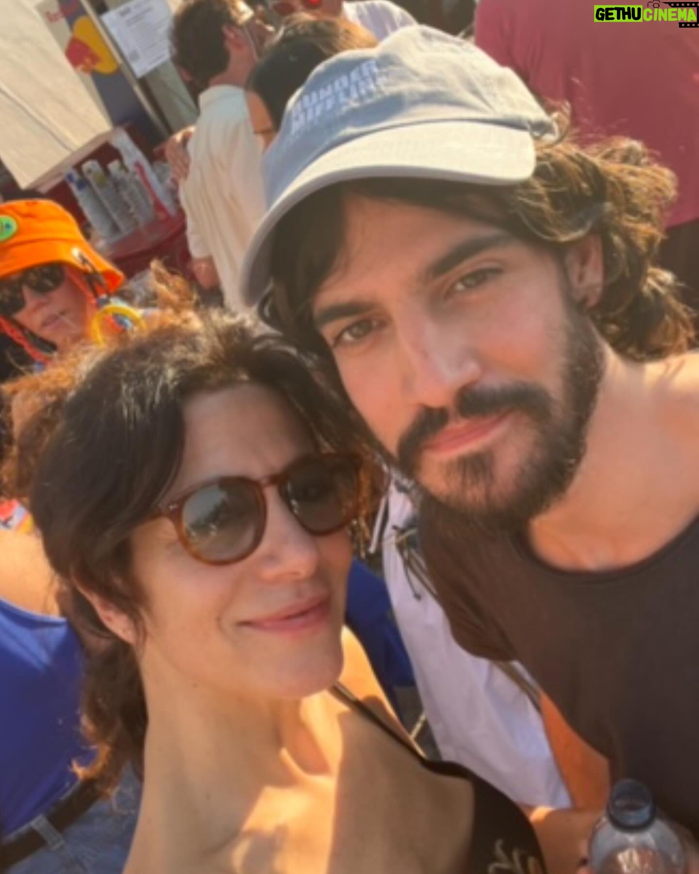 Marina Person - 3.6K Likes - Aquarianos perdem a data de aniversário dos melhores amigos. Mas, se seu melhor amigo é aquariano, ele não vai ligar, porque ele, afinal, também é aquariano. Enfim. @caiohoro , fiz um resuminho desses dez anos juntos, começando com o primeiro frame da nossa amizade, vc com 17 anos. Feliz ano novo!!🎉🎊🤩❤️🧡💛🩷