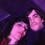 Marina Person Instagram - Aquarianos perdem a data de aniversário dos melhores amigos. Mas, se seu melhor amigo é aquariano, ele não vai ligar, porque ele, afinal, também é aquariano. Enfim. @caiohoro , fiz um resuminho desses dez anos juntos, começando com o primeiro frame da nossa amizade, vc com 17 anos. Feliz ano novo!!🎉🎊🤩❤️🧡💛🩷