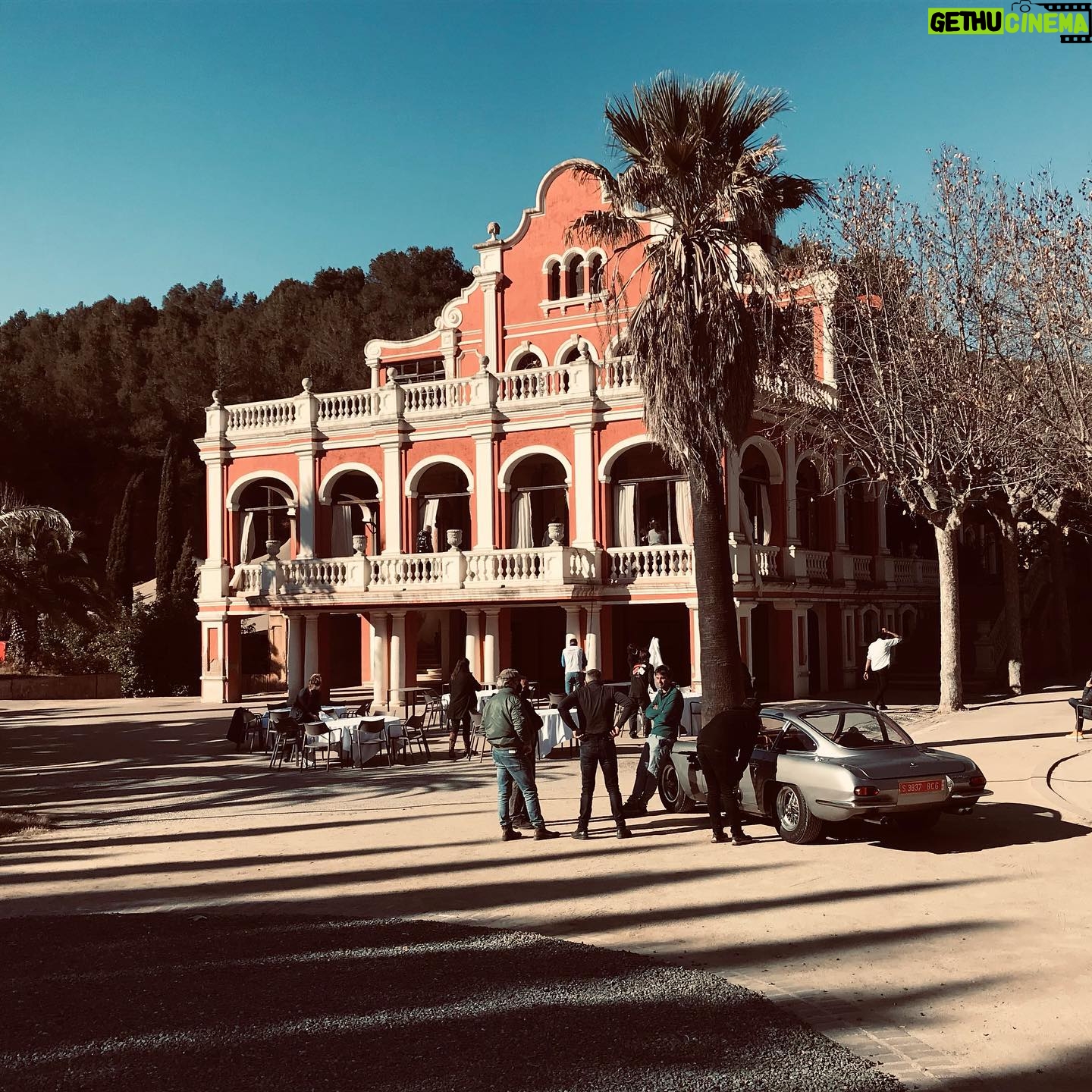 Marina Salas Instagram - “IBA” nuevo temazo de @alejandrosanz 🖤 Me lo dicen y no me lo creo !! @thepandabearshow @willyrg ❤️❤️ DIRECTED BY WILLY RODRÍGUEZ @willyrg EX PRODUCER PACHO MARTÍNEZ @igancio_matrinez HEAD OF PRODUCTION PIPI LÓPEZ @pipi_lopez_ DOP DANI BORBUJO @danielborbujo 1ST AD JORGE HURTADO @jordihurtado1stad PRODUCTION MANAGER ELENA MARCOS @elenamarcosf PRODUCTION ASSISTANT DAVID DELGADO @ldvdp PRODUCTION CREW MANEL BORRÁS @manel_borras JAVIER CAMACHO @jc.artero MIEKE GEURTS @miekegeurts HANS MARTIN ULVER @hansulver_ STEADICAM GORKA ROTAECHE @gorkarotaeche FOCUS PULLER FERMÍN ARMENDIA @ferminarmendia CAM ASSIST CESC RUBIO @xoripan VIDEO ASSIST XAVI GARCÍA @xavigargon DRON WE ARE FAST @we_are_fast.tv GRIP CAR CARSHOOTING111 @car_shooting111 RIP&GRIP @rig_and_grip GAFFER ENRIC MIRANDA @enric_miranda SPARKS BORIS FAVEREAU @borisfavereau JESIKA PARREÑO @bombillosde70 MARTÍ BESCÓS @mbescosy ART DIRECTOR LEIRE DE ESTEBAN @leitx_art ART ASSISTANT JUAN BERNAL @juanbernallob ASSISTANT PROPS POL CARRIZO @polpcv PAINTER IVÁN FLORO @van_vuu STYLING TWINS STYLIST @twinsstylist MAKEUP AND HAIR DESIGN CLARA ROLLÁN RECHE @clarigr MAKEUP ARTIST AND HAIRDRESSER LAURA PÉREZ FRANCO @lauraperez_maquillafx MAKEUP AND HAIR ASSIST AITOR CUNI CRUZ @aitorcuni EDIT & COLOR PABLO BONAL @el.bonal VFX THEKEY VFX BACKGROUND TALENT JOEL VELASCO @naimanaimass ABRIL VELASCO STILL PHOTO SALVA MUSTE @salvamuste BTS ÁNGEL JIMÉNEZ @particularanglevision UNIVERSAL MUSIC SPAIN ARANCHA AGUILAR arancha.aguilar SPECIAL THANKS TO AJUNTAMENT CASTELLBISBAL AJUNTAMENT D’ULLASTRELL ON LOCATIONS AGENCY @onlocations CASTELL DE BEN VIURE @castelldebenviure CAN RIBOT AUTO STORICA CLASSIC CARS BARCELONA @autostorica CLASSIC&CAMPER ZiIG ZAG RENTAL @zigzagrental SERVICEVISION @servicevision_scorpio MUXART @muxartsp CAL PUPINET @calpupinet AUREA PONS HÉCTOR BOBO @hectorbobo SILVIA CERRO @silvia.cdm_