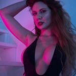 Marina Valmont Instagram - Smouldering. ♥️ ❤️ #photoshoot #brunette #toronto #vlogger #twitchtv