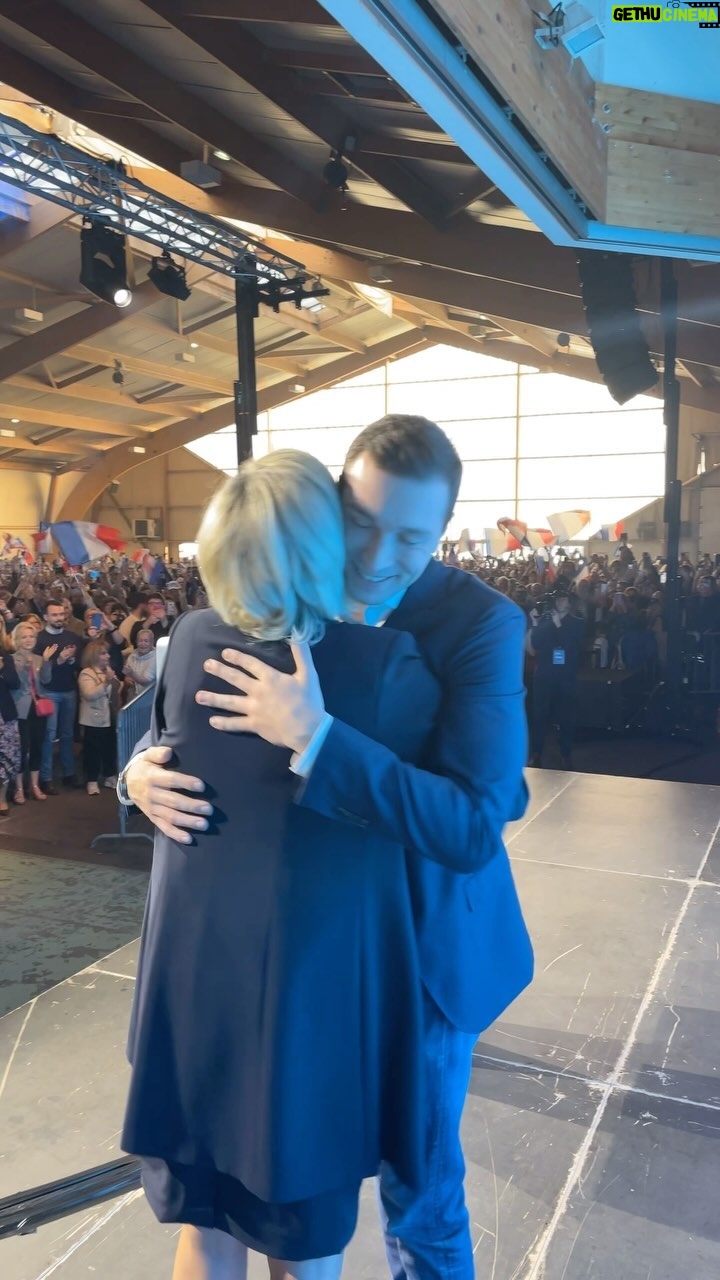 Marine Le Pen Instagram - Parmi vous, avec @jordanbardella, à Saint-Avold ! 🇫🇷