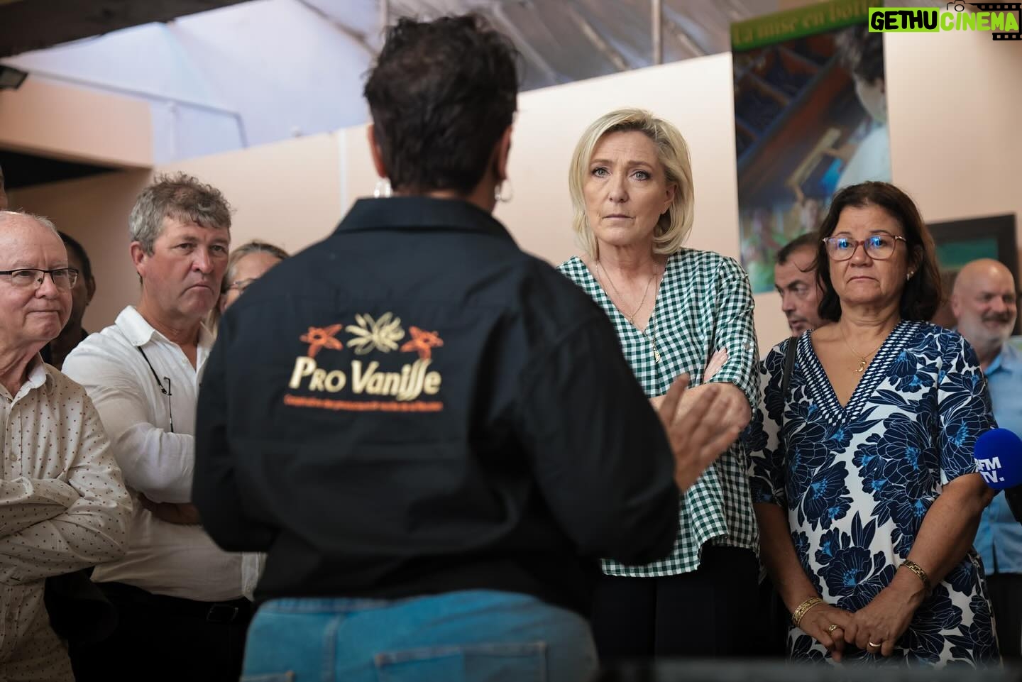 Marine Le Pen Instagram - Produit phare de l’île de La Réunion, la vanille Bourbon cultivée ici est l’une des meilleures au monde.