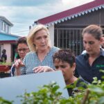 Marine Le Pen Instagram - La culture de la vanille, tout un art !