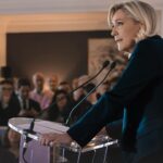 Marine Le Pen Instagram - Avec nos députés, avec nos autres parlementaires, avec nos élus des territoires, les cadres et militants de notre mouvement présidé par Jordan Bardella, nous nous mettons en situation, non seulement d’accéder, mais également d’assumer avec succès les responsabilités du pays. Retrouvez mes vœux à la presse de Marine Le Pen : https://fb.watch/pO5ey6L7AW/