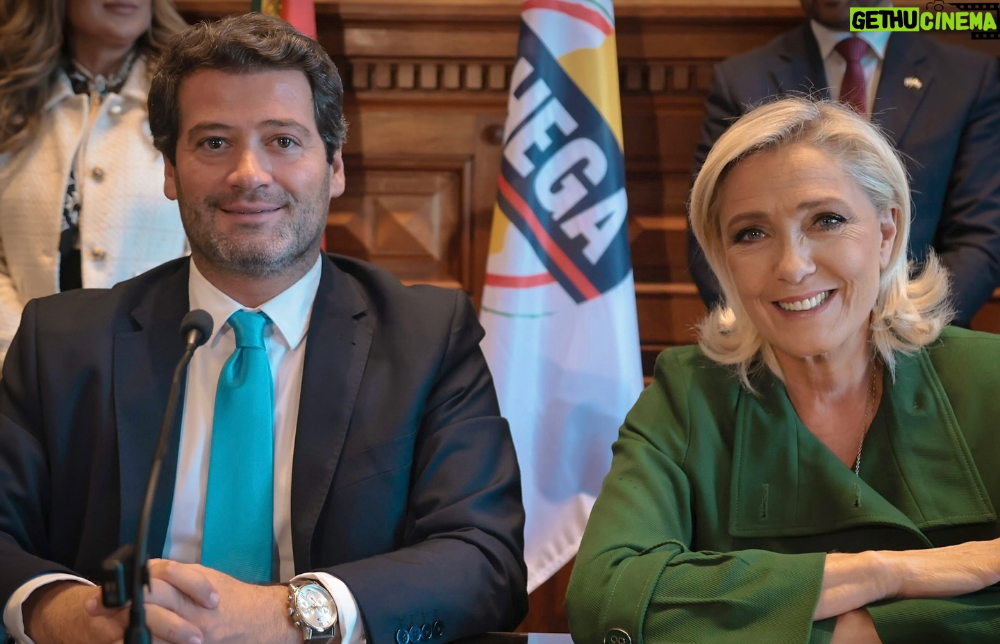 Marine Le Pen Instagram - Très honorée d’être reçue aujourd’hui à Lisbonne par @andre_ventura_oficial, au Palais de São Bento, Assemblée de la République portugaise. Il n’est pas seulement un partenaire, il est aussi un ami et je suis heureuse d’être aujourd’hui à ses côtés.