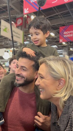 Marine Le Pen Instagram - Merci aux familles et aux enfants, présents en nombre aujourd’hui au Salon de l’Agriculture ! ☺️
