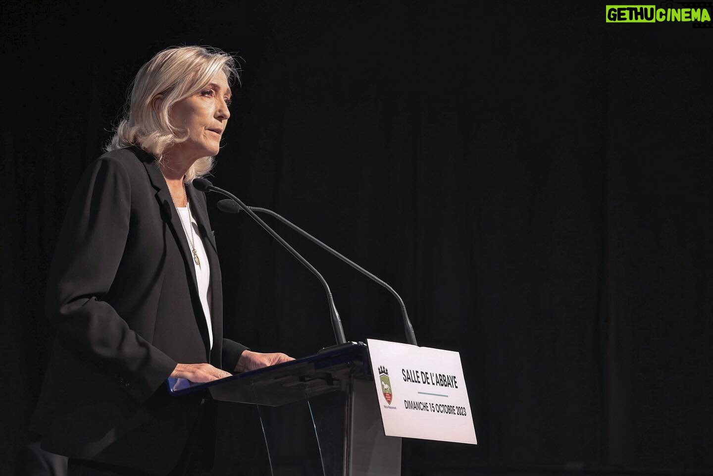 Marine Le Pen Instagram - Marine Le Pen inaugurait le dimanche 15 octobre la salle de l'Abbaye à Hénin-Beaumont, construite après l'incendie de la salle Léo Lagrange. À cette occasion, elle a prononcé un discours sur les récents attentats perpétrés à Arras et en Israël.