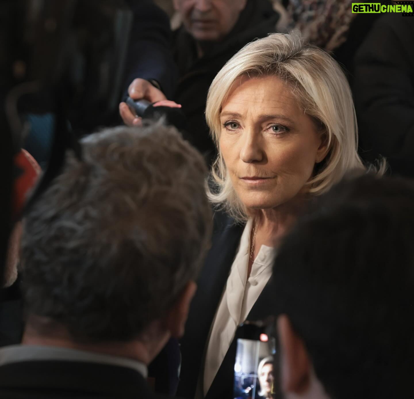 Marine Le Pen Instagram - 🗣 @marine_lepen « Pour Mayotte, tous les moyens doivent être mis en oeuvre car nous sommes à un moment de bascule. Pour les Mahorais, tout acte de la vie quotidienne est une angoisse. Il ne faut plus se contenter de demi-mesures mais agir concrètement. »