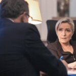 Marine Le Pen Instagram - Nos maires @rassemblementnational_fr sont un atout précieux : leur expérience du terrain est un réel vivier d’idées que nous traduisons à l’Assemblée nationale. À ce titre, @marine_lepen recevait @louis_aliot , maire de Perpignan pour évoquer les problèmes d’insécurité qui touchent les communes.