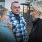 Marine Le Pen Instagram – Il était important pour moi de venir samedi dernier rencontrer les habitants sinistrés des inondations dans le Pas-de-Calais pour leur exprimer toute ma solidarité et ma compassion. Leur situation nous serre le cœur et nous devons nous tenir à leurs côtés.
Nous ne pouvons rester insensibles à la détresse de ces habitants qui pour certains ont tout perdu dans ces inondations. Ils peuvent compter sur toute notre détermination pour les aider.
Face au changement climatique et à la multiplication de tels événements, nous devons anticiper et mettre en place des mesures qui prennent en compte ce changement. Il faut s’inspirer de pays comme la Hollande qui sont en pointe sur ce sujet.
Les hommes sont touchés, mais les animaux aussi sont touchés. Les bêtes ont les pieds dans l’eau et cela risque de durer encore plusieurs jours. Les conséquences sur les exploitations et sur le bien-être des animaux sont terribles.