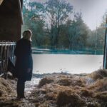 Marine Le Pen Instagram – Il était important pour moi de venir samedi dernier rencontrer les habitants sinistrés des inondations dans le Pas-de-Calais pour leur exprimer toute ma solidarité et ma compassion. Leur situation nous serre le cœur et nous devons nous tenir à leurs côtés.
Nous ne pouvons rester insensibles à la détresse de ces habitants qui pour certains ont tout perdu dans ces inondations. Ils peuvent compter sur toute notre détermination pour les aider.
Face au changement climatique et à la multiplication de tels événements, nous devons anticiper et mettre en place des mesures qui prennent en compte ce changement. Il faut s’inspirer de pays comme la Hollande qui sont en pointe sur ce sujet.
Les hommes sont touchés, mais les animaux aussi sont touchés. Les bêtes ont les pieds dans l’eau et cela risque de durer encore plusieurs jours. Les conséquences sur les exploitations et sur le bien-être des animaux sont terribles.