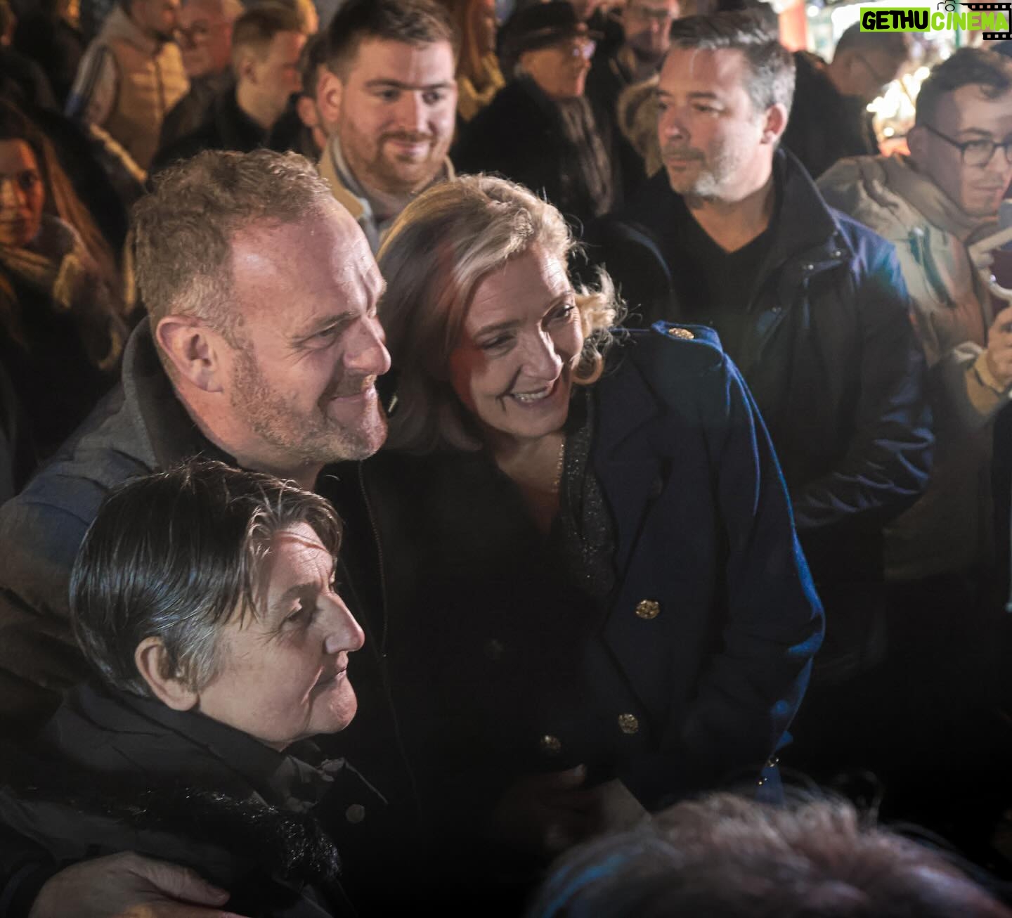 Marine Le Pen Instagram - À Hénin-Beaumont, Noël est déjà là ! ☺️