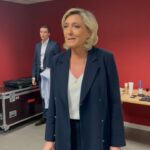 Marine Le Pen Instagram - La politesse en politique, c’est important aussi.