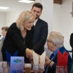 Marine Le Pen Instagram - Être en ce 11 novembre auprès de nos aînés, auprès de ceux qui s’engagent dans les associations patriotiques d’Hénin-Beaumont est chaque année un plaisir pour moi. Un très beau moment de partage et de convivialité !