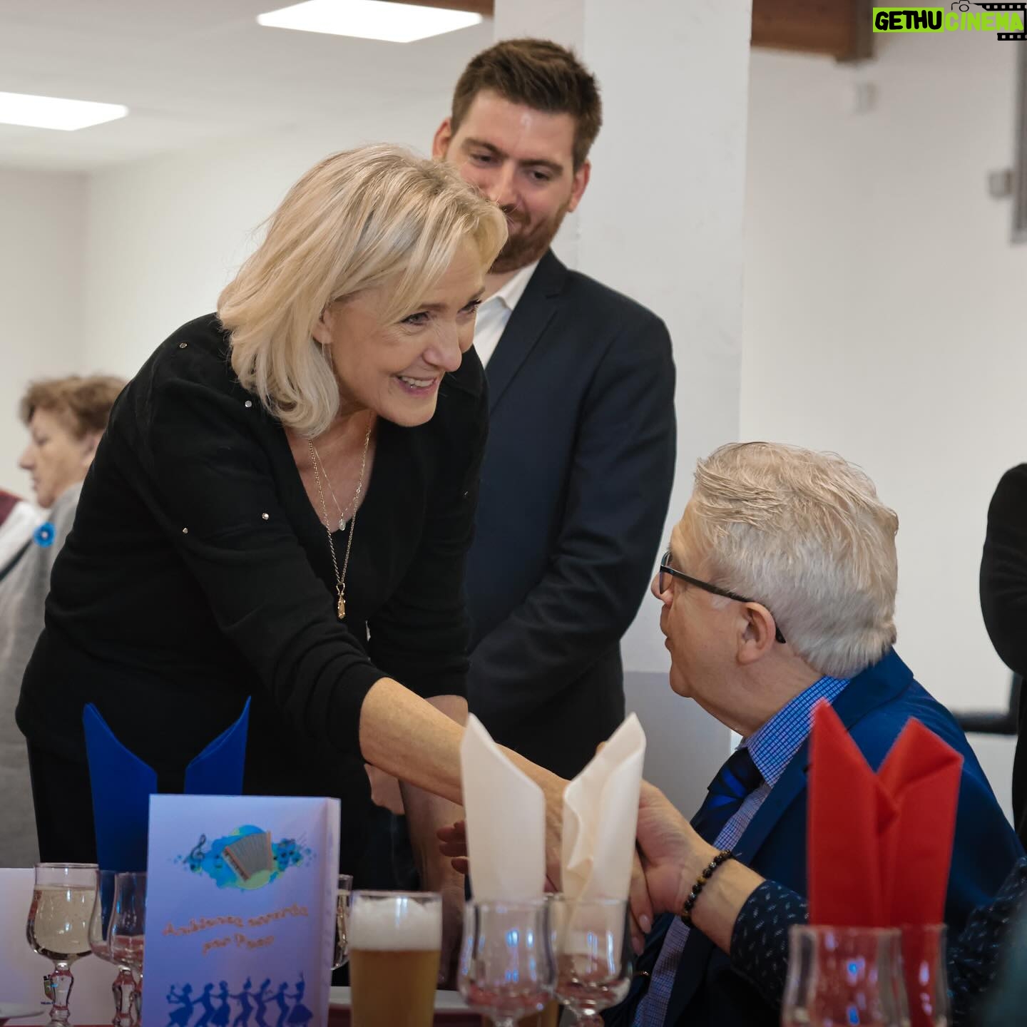Marine Le Pen Instagram - Être en ce 11 novembre auprès de nos aînés, auprès de ceux qui s’engagent dans les associations patriotiques d’Hénin-Beaumont est chaque année un plaisir pour moi. Un très beau moment de partage et de convivialité !
