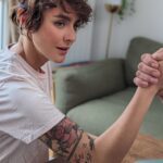 Marion Séclin Instagram – J’ai commandé du courage sur Internet mais j’ai pas encore été livrée 😅 
 
#Piquantes, vendredi 3 novembre à 21:00