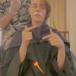 Marion Séclin Instagram – ✨NEW ANNÉE SCOLAIRE NEW ME✨

☀️Tu veux un petit coup de glow up toi aussi ?

🌿Le brillant @theo.hairstylist te fera -10% si tu lui dit l’un des mots de passe suivants quand tu prends rendez-vous : 
« C’est pas tant qu’il fait froid, c’est qu’il fait humide » 
Ou encore : 
« HAIR IS EVERYTHING, ANTHONY »

🌻 Hésite pas à lui écrire un DM ( @theo.hairstylist ) pour toutes questions ou pour passer sous ses doigts de génie. 
💛 sur @perletoutcourt 

🌥️ Cette vidéo n’a pas été fabriquée en échange de monnaie fiduciaire 

#haircut #newhairwhodis #hairstyle #newyearnewme