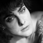 Marion Séclin Instagram - 🌙🌑✨ 1/ J’ai le coeur plein de bleus 2/ Les larmes au bord des yeux 3/ Effondrée mais bavarde 4/ Le silence me poignarde 5/ Brumeuse et imprudente 6/ À la peau transparente 7/ Épargnant l’autre joue 8/ Fanée, je me dévoue 9/ Tout a valu la peine 10/ Mes plaisirs s’en souviennent . 📸 @india_lange 💄 @marion.lartigue
