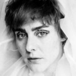 Marion Séclin Instagram - 🌙🌑✨ 1/ J’ai le coeur plein de bleus 2/ Les larmes au bord des yeux 3/ Effondrée mais bavarde 4/ Le silence me poignarde 5/ Brumeuse et imprudente 6/ À la peau transparente 7/ Épargnant l’autre joue 8/ Fanée, je me dévoue 9/ Tout a valu la peine 10/ Mes plaisirs s’en souviennent . 📸 @india_lange 💄 @marion.lartigue