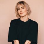 Marion Séclin Instagram - ✨ As the French says « Ce soir, les gentiques » 🌱 @elliot.aubin 🌷 @nialimane 🌻 Nouveau projet en cours… #glow #boulette #plusbellequelaplusbelledetescopines