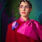 Marion Séclin Instagram – 🩸ALTER💧

Je te connais par coeur, les traits de ton visage
Le rythme de ton souffle et tes mèches sauvages
Je sais ce que tu penses et ce que tu vas dire
Les refrains de ton corps et tes moindres désirs 

Je te connais par coeur, mais j’ai le coeur gros
La routine imprégnée jusqu’aux pores de ma peau
Notre amour s’est enfuit pourtant je n’oublie rien
Rien n’efface nos danses, quand le vent va et vient 

À suivre… 
 
☀️ Paper Art, D.A et Photo : Fuchsia d’Enfer
@fuchsia_denfer 
☔️ Modèle et texte : Marion Séclin
⚡️Stylisme : Angélique Lancelle @angeliquelancelle 
🫧Hair & Make-up : Marion Lartigue @marion.lartigue 
🌪️ Studio et lumière : Studio Dépoli et Flore Prebay
@depoli.studio @flobayphoto 

#paperart #paperartist #femalegaze