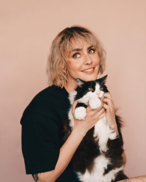 Marion Séclin Instagram - ✨ As the French says
« Ce soir, les gentiques »

🌱 @elliot.aubin
🌷 @nialimane
🌻 Nouveau projet en cours…

#glow #boulette #plusbellequelaplusbelledetescopines