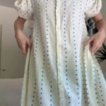Maripier Morin Instagram - Ceux qui me connaissent très bien vous dirons que j’aime les beaux vêtements, mais que je préfère DE LOIN, ceux qui sont confortables! Quand ma fille est née je suis tombée en amour avec la ligne pour enfant @tinycottons , pour découvrir, à mon plus grand bonheur, qu’ils ont une ligne pour femme @thetinybigsister !! Confortables, beaux comme ça se peut pas, doux, parfait pour jouer par terre, bref, tout ce que je veux d’un vêtement ces jours çi! Quel look préférez vous?! Ah, oui, et Barbara Ann est la chanson pref du moment de Margot. Ça joue non-stop ici, de rien de vous l’avoir mis dans la tête pour les prochains jours 🤗 #produitreçu