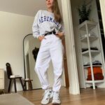 Maripier Morin Instagram - Lait’s go 🥛!! Gros must pour toutes les mamans qui allaitent et celles qui le feront bientôt, ces chandails avec zips sur les côtés facilite l’accès et rendent l’allaitement facile et fashion 🤪 @tajinebanane Quel look préférez vous? 1,2 ou 3?