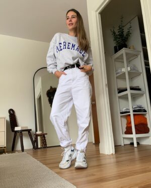Maripier Morin Instagram - Lait’s go 🥛!! Gros must pour toutes les mamans qui allaitent et celles qui le feront bientôt, ces chandails avec zips sur les côtés facilite l’accès et rendent l’allaitement facile et fashion 🤪 @tajinebanane 
Quel look préférez vous? 1,2 ou 3?