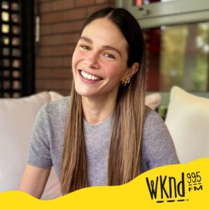 Maripier Morin Instagram - Nous sommes très heureux de vous annoncer qu’à partir du lundi 21 août prochain, @maripiermorin se joindra à l’équipe de l’émission ‘’On part ça d’même!’’ sur les ondes de WKND 99,5, aux côtés de @patricklanglois et @vincedess !

Animatrice, femme d’affaires, comédienne et maman, Maripier aura assurément plein de choses à raconter ! Son authenticité, son charisme et sa détermination apporteront beaucoup à notre émission du matin.

Au cours des dernières années, Maripier a connu des hauts et des bas, mais à WKND 99,5, nous croyons au processus de réhabilitation et nous reconnaissons qu’elle a travaillé fort pour régler ses problèmes et grandir à travers ce processus. 
Joignez-vous à nous pour souhaiter la bienvenue à Maripier dans l’équipe de WKND !

#wknd #radio #annonce #maripiermorin #wknd995 #onpartcadememe