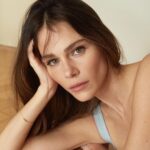 Maripier Morin Instagram - 🌟 Grande nouvelle 🌟 Nous sommes fier.es de vous annoncer l’arrivée de @maripiermorin en tant qu’ambassadrice chez Espace Skins. Sa passion, son charisme et son engagement font d’elle le visage idéal pour représenter notre vision. Bienvenue dans la famille, Maripier Morin! Crédit Photo : Nicolas Blanchette _ #Espaceskinsmtl #Skinsmtl #Esthétique #Soinsdelapeau #Soinsducorps #Skincare #SkinHealth #Love #Montréal #Mtl