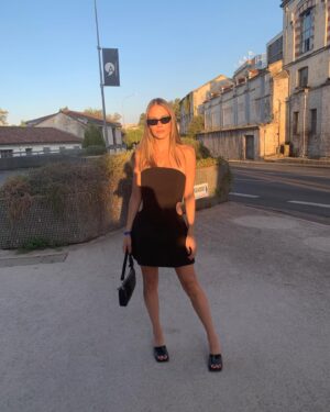 Maripier Morin Instagram - Pour moi, la photo 10 représente l’entièreté de mon voyage. Ceux qui y étaient comprendront 🤣💕 @ffangouleme