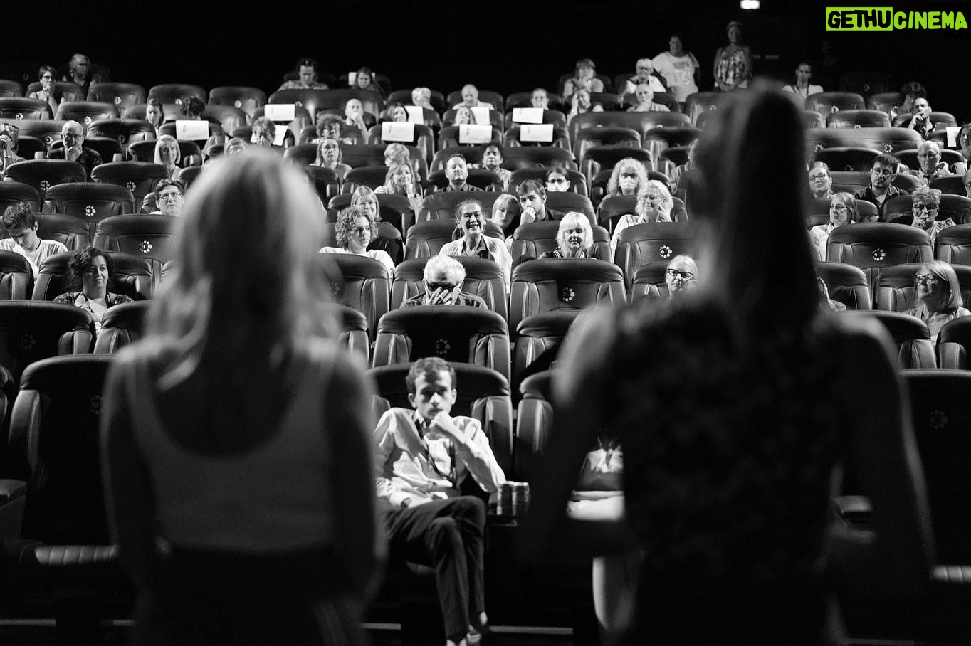 Maripier Morin Instagram - Angoulême MERCI À de nouvelles amitiés, des salles remplies à craquer de cinéphiles curieux et à l’amour du cinéma qui crée tous ces moments mémorables. Phone dump 1 🧡🎬