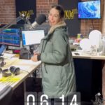 Maripier Morin Instagram - @maripiermorin a fait installer un tapis roulant en studio @wknd995 … évidemment que les collègues ont décidé de se mettre à l’aise également 🤣🤣🤣