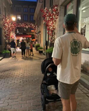 Maripier Morin Instagram - Phone drop estival 🧡🎬🥳🎂🍑👨‍👩‍👧🌃🌅👶👵🏻👵🏻
Carrosse de rêve @nuna_canada