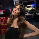 Maripier Morin Instagram - La magie de @andrew.gilbertt et @sabrinecadieux pour le @endirectdelunivers de mon amoureux. Merci pour tous vos mots doux 💕 Boucles d’oreilles @deuxlionsjewelry Jumpsuit @isseymiyakeofficial Peau @espaceskinsmontreal