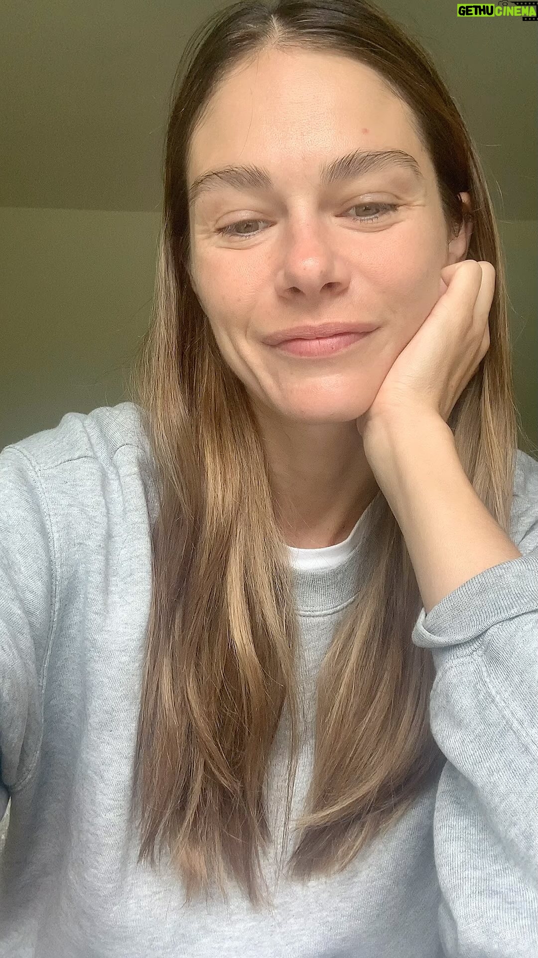 Maripier Morin Instagram - đ CONCOURS TERMINĂ đ Voici les 3 grands gagnants !!! @jouellegare @emilie.thivierge @bolduc2600 Bravo et merci dâavoir participĂ© en si grand nombre! â€ïž On a parfois lâimpression que le temps est au ralenti alors quâĂ dâautres moments, il file et nous glisse entre les doigts. Aujourdâhui, ça fait 3 ans que je suis sobre et vous ne pouvez vous imaginer le sentiment de fiertĂ© qui mâhabite. Tout ça, grĂące Ă lâamour de mon amoureux, ma fille, ma famille,mon parrain, mes amis. Mais aussi, grĂące Ă VOUS! Pour cĂ©lĂ©brer et vous remercier, jai dĂ©cidĂ© dâoffrir Ă 3 personnes la chance de gagner 1 an de boissons MOX gratuites ! Oui, vous avez bien lu â 1 an complet! Un gagnant pour souligner chaque annĂ©e de ma sobriĂ©tĂ©! đ Comment participer? Câest simple! đ 1ïžâŁ Assurez-vous dâĂȘtre abonnĂ©(e) Ă la page de MOX @moxmocktail ainsi quâĂ ma page @maripiermorin 2ïžâŁ Aimez cette publication & repartagez lĂ dans vos stories 3ïžâŁ Identifiez trois personnes spĂ©ciales avec lesquelles vous aimeriez cĂ©lĂ©brer si vous remportiez LES GAGNANTS SERONT SĂLECTIONNĂS AU HASARD PARMIS LES ABONNĂS DE @moxmocktail ! Le concours dĂ©bute aujourdâhui et prend fin le 11 aoĂ»t alors dĂ©pĂȘchez-vous!