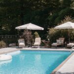 Maripier Morin Instagram - Refaire cet espace qui datait de 1954 n’était pas une mince affaire. Conserve le cachet et l’adn tout en actualisant les matériaux et la sécurité autour de la piscine était notre priorité. Les gens de chez @rinoxinc nous ont accompagné tout au long de cette aventure qui c’est avéré bien plus “qu’un projet réno”. C’est devenu une expérience humaine, où nous avons rencontré des gens formidables, tout en bâtissant un espace où les souvenirs en famille vont continuer de s’accumuler. Avec la qualité des matériaux que nous avons choisi, je pense qu’on est reparti pour un autre 70 ans! 😌 Merci @rinoxinc et à toi mon’onc Dan @piscineconcept1 pour ton expertise et ta minutie et ton sens du détails 💕 Ben hâte d’ouvrir ça cette piscine là!