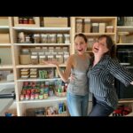 Maripier Morin Instagram - Mais quelle journée de fou !!!! My god je me pince encore 🥹 Merci à @maripiermorin de nous avoir fait confiance pour l’organisation de sa cuisine !! Un moment qui restera à jamais gravé dans mon petit coco 💖 Merci aussi aux filles de @orange.tout_organisationespace et @tri_ta_vi deux personnes extraordinaires qui m’ont aidé dans ce projet 💭💭 Je suis choyée de pouvoir faire ce qui me passionne accompagnée de gens comme elles !! En plus, ce défi de m’avoir lancé en affaire me fait vivre des expériences que j’aurais jamais cru réalisables . CHEERS LA VIE 🥂