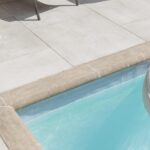 Maripier Morin Instagram - Refaire cet espace qui datait de 1954 n’était pas une mince affaire. Conserve le cachet et l’adn tout en actualisant les matériaux et la sécurité autour de la piscine était notre priorité. Les gens de chez @rinoxinc nous ont accompagné tout au long de cette aventure qui c’est avéré bien plus “qu’un projet réno”. C’est devenu une expérience humaine, où nous avons rencontré des gens formidables, tout en bâtissant un espace où les souvenirs en famille vont continuer de s’accumuler. Avec la qualité des matériaux que nous avons choisi, je pense qu’on est reparti pour un autre 70 ans! 😌 Merci @rinoxinc et à toi mon’onc Dan @piscineconcept1 pour ton expertise et ta minutie et ton sens du détails 💕 Ben hâte d’ouvrir ça cette piscine là!