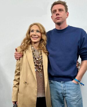 Marisa Berenson Instagram - London Fashion week @jw_anderson 

Hair @jonchapmanhair 
Make-up @charlieduffymakeup 
Jewelry Marisa Berenson Collection 

#londonfashionweek #jwanderson #marisaberenson #annawintour #ruthwilson #minniedriver #keeleyhawes #marisaberensonjewellery