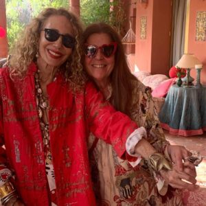 Marisa Berenson Instagram - Birthday lunch with loving friends ❤️❤️❤️❤️❤️ 

@villiersdesaintemarie_ @bernarddanillon @romeogiglicollections @yannrehaan #laragigli @virginiedegournay @adrianabittencourtprivate @homero.mac @jeanlouishaguenauer 

#marisaberenson #marrakech