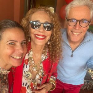 Marisa Berenson Instagram - Birthday lunch with loving friends ❤️❤️❤️❤️❤️ 

@villiersdesaintemarie_ @bernarddanillon @romeogiglicollections @yannrehaan #laragigli @virginiedegournay @adrianabittencourtprivate @homero.mac @jeanlouishaguenauer 

#marisaberenson #marrakech