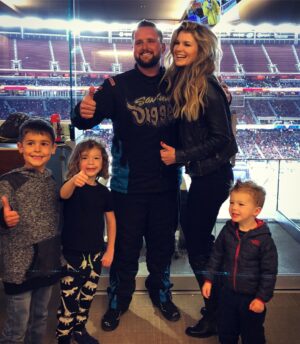 Marisa Miller Instagram - What an awesome night at @monsterjam 🙌🏻 Congrats @sonuvadigger! #youreinsane 😜