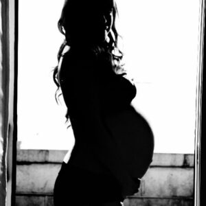 Marisa Ramirez Instagram - #tbt  Throw back to a time when I felt amazing everyday knowing I was growing a tiny human.  When I didn’t know if her name would be Kali, Nova or Shea but we knew immediately when we saw her,  she was a Violet Rae.  She’s almost five now!  And I have a stress belly....Wow 😂  #grateful #momlife #pregnantbelly