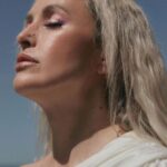 Marisa Cruz Instagram – “aprendi a importância de cuidar da minha saúde e a desfrutar dos momentos de tranquilidade e serenidade” 🐚✨ como foi o caso desta produção, certo Marisa?
Veja o resultado nas páginas da nossa revista!
@marisacruz para @revistacristina
Texto @margarida.menino
Realização @bycarolinafreitas
Fotografia @mafaldaboavida
Maquilhagem @lucianofialho.makeup
Cabelos @erikiric
Produção @oliviarugani
Vídeo making of @ines.neves
Agradecimento @bafureiraclub e @manjericalisboa
#revistacristina #maio #entrevista #moda #tvi #atriz #mulher