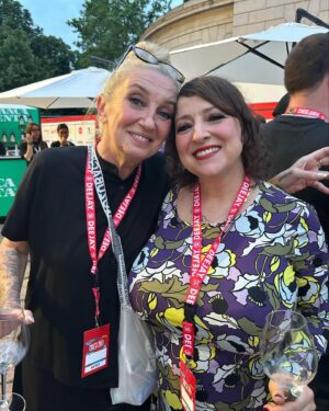 Marisa Passera Instagram - Momenti sparsi di plad 💖 1-la mia amica che nel 1997 mi ha detto adesso facciamo la radio e non abbiamo mai smesso 🎙️ grazie per sempre  P 💖2-il mio indiscutibile talento per il ballo 💃🏻 3-Ogni sera vorrei essere a cena con Matte, a cena con Deejay 🍝 4- il fuoco dell’ amicizia 🔥 5-🩷6-🩷 ( importunando gli artisti ) 7-che meraviglia incontrarvi ovunque e volersi così bene , noi siamo famiglia, noi siamo radio deejay ✨8- hey Laura 😂✌️#partylikeadeejay